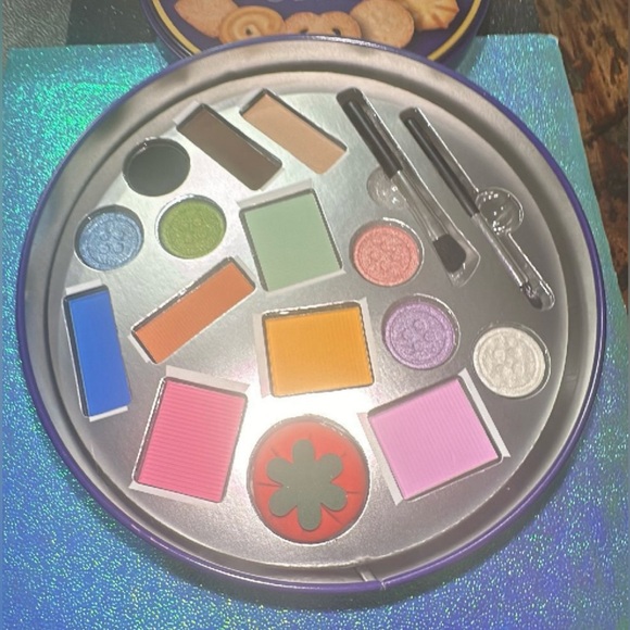 NEW KARA BEAUTY Cookie Tin Beauty Palette - Picture 4 of 7